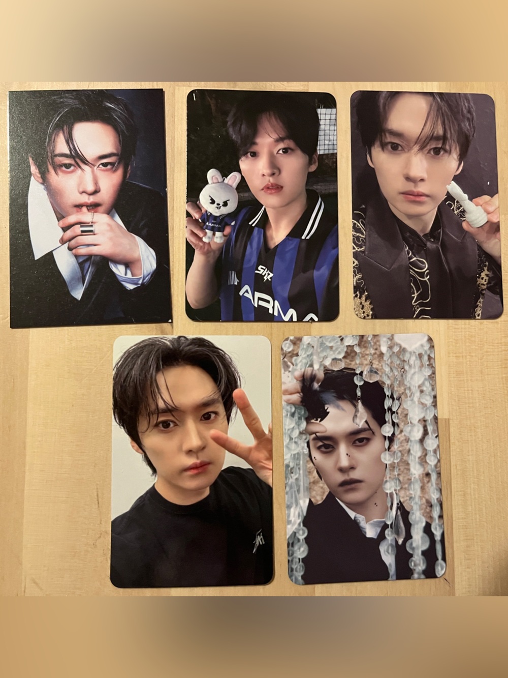 Set of 5 OFFICIAL Lee Know of Stray Kids photocards (Set # 10)